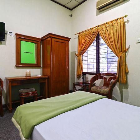 Hotel Sumatera Медан Екстериор снимка