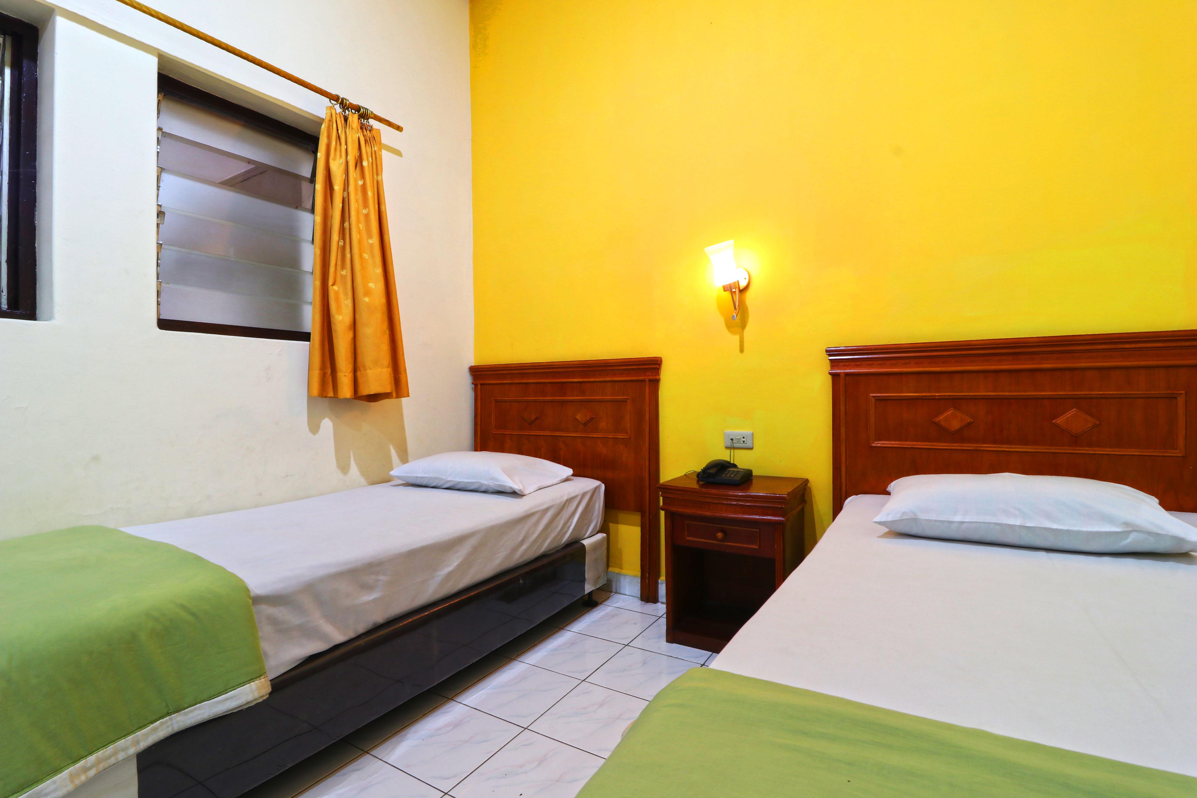 Hotel Sumatera Медан Екстериор снимка