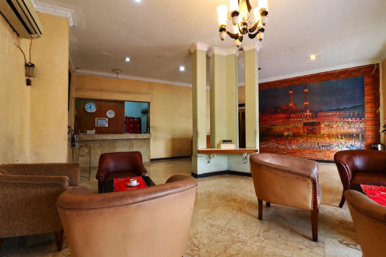 Hotel Sumatera Медан Екстериор снимка