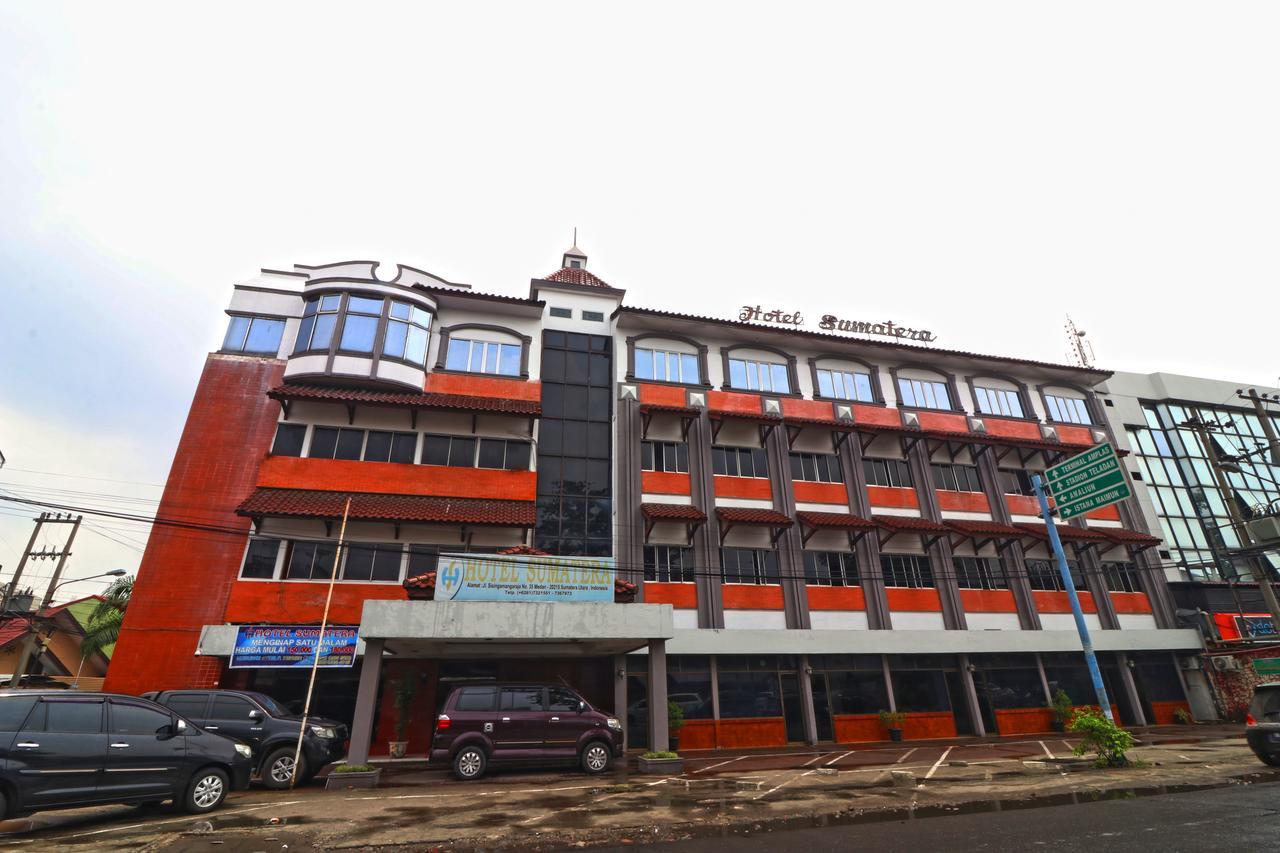Hotel Sumatera Медан Екстериор снимка