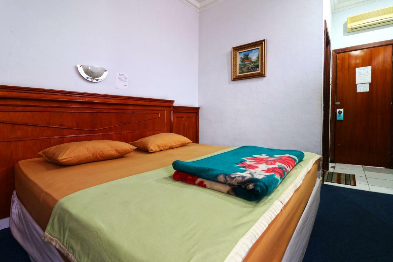 Hotel Sumatera Медан Екстериор снимка