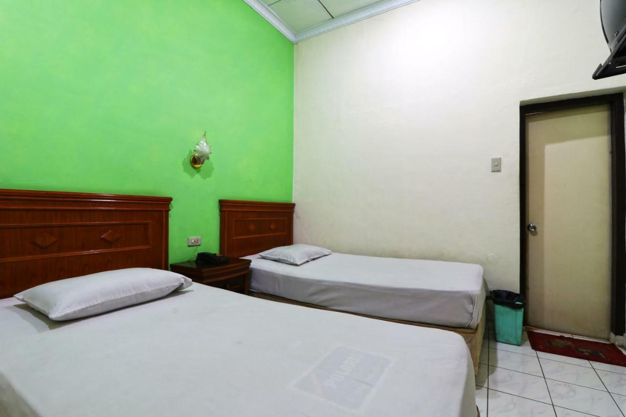 Hotel Sumatera Медан Екстериор снимка
