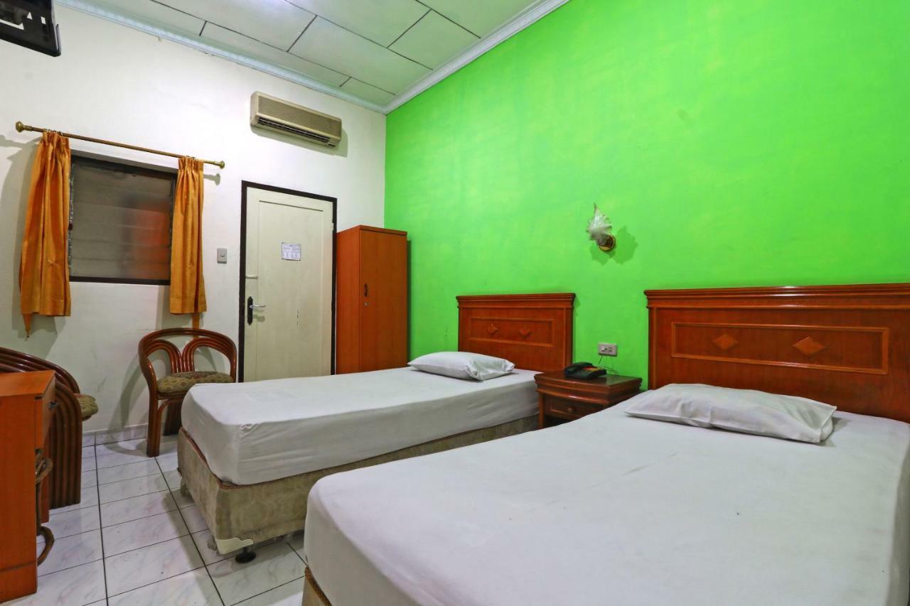 Hotel Sumatera Медан Екстериор снимка